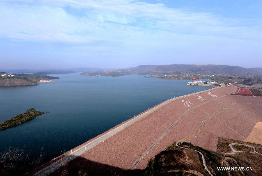 Photo taken on Nov. 12, 2012 shows the scenery of Xiaolangdi Reservoir, a major water control project on the Yellow River, in central China's Henan Province. Xiaolangdi impounded water of 8.934 billion cubic meters on Monday, with the water level reaching 270 meters, the highest in history. (Xinhua/Zhao Peng) 