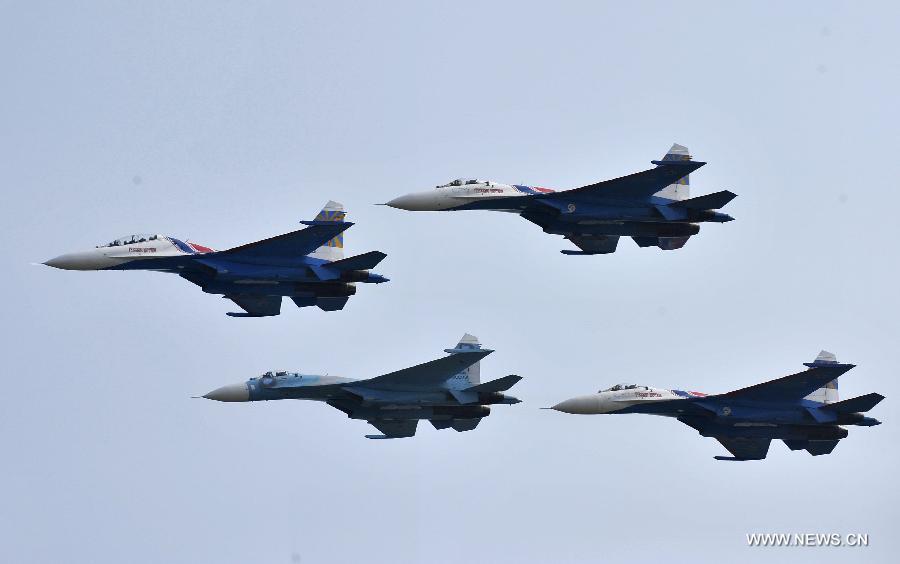Four Su-27 fighter jets of Russian aerobatic tam "Russian Knights" perform a test flight in Zhuhai, south China's Guangdong Province, Nov. 12, 2012. The 9th China International Aviation and Aerospace Exhibition will kick off on Tuesday in Zhuhai. (Xinhua/Liang Xu) 