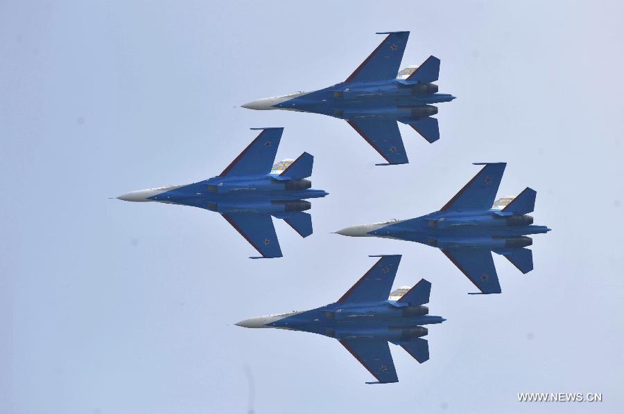 Four Su-27 fighter jets of Russian aerobatic tam "Russian Knights" perform a test flight in Zhuhai, south China's Guangdong Province, Nov. 12, 2012. The 9th China International Aviation and Aerospace Exhibition will kick off on Tuesday in Zhuhai. (Xinhua/Liang Xu)