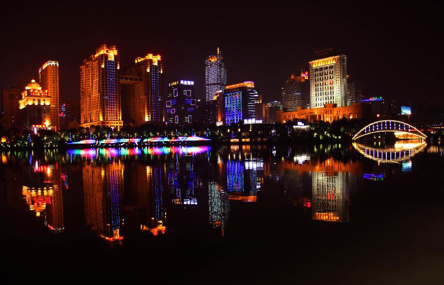 Photo taken on Nov. 12, 2012 shows the night scenery of Min'ge Lake in Nanning City, south China's Guangxi Zhuang Autonomous Region. (Xinhua/Long Linzhi) 