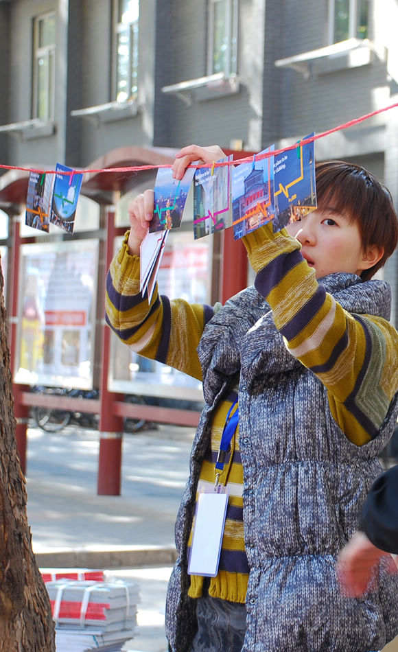 A student is preparing for the festival.(People's Daily Online/Gao Yinan) 