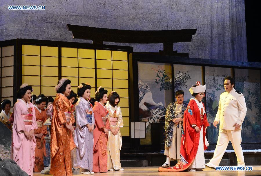 Actors and actresses from China Opera perform "Madama Butterfly" in Beijing, capital of China, Nov. 12, 2012. Madama Butterfly is an opera by Italian composer Giacomo Puccini. (Xinhua/Jin Liangkuai) 