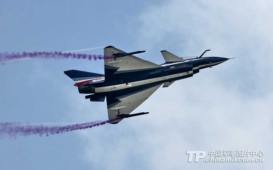 PLA Air Force’ August 1st Aerobatic Team makes a warm-up performance on November 10 for Airshow China 2012 which kicked off on November 12 in Zhuhai, Guangdong province. (China Military Online/ Qiao Tianfu)