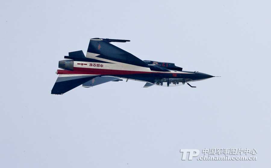 PLA Air Force’ August 1st Aerobatic Team makes a warm-up performance on November 10 for Airshow China 2012 which kicked off on November 12 in Zhuhai, Guangdong province. (China Military Online/ Qiao Tianfu)