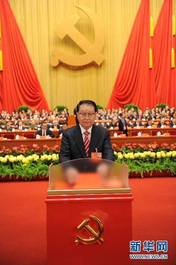 Li Changchun casts his ballot during the closing session of the 18th National Congress of the Communist Party of China (CPC) at the Great Hall of the People in Beijing, capital of China, Nov. 14, 2012. The congress started its closing session here Wednesday morning, at which a new CPC Central Committee and a new Central Commission for Discipline Inspection will be elected. (Xinhua/Li Xueren)