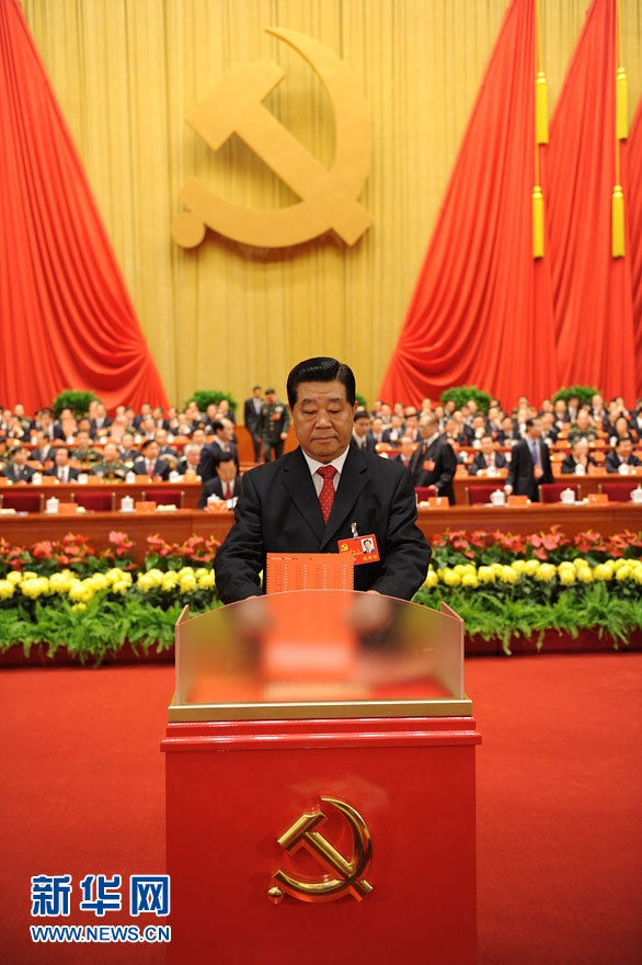 Jia Qinglin casts his ballot during the closing session of the 18th National Congress of the Communist Party of China (CPC) at the Great Hall of the People in Beijing, capital of China, Nov. 14, 2012. The congress started its closing session here Wednesday morning, at which a new CPC Central Committee and a new Central Commission for Discipline Inspection will be elected. (Xinhua/Li Xueren)