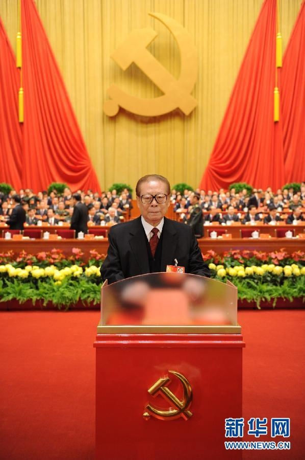 Jiang Zemin casts his ballot during the closing session of the 18th National Congress of the Communist Party of China (CPC) at the Great Hall of the People in Beijing, capital of China, Nov. 14, 2012. The congress started its closing session here Wednesday morning, at which a new CPC Central Committee and a new Central Commission for Discipline Inspection will be elected. (Xinhua/Li Xueren)