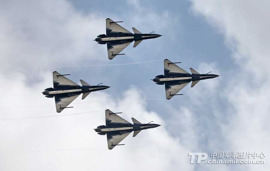 PLA Air Force’ August 1st Aerobatic Team makes a warm-up performance on November 10 for Airshow China 2012 which kicked off on November 12 in Zhuhai, Guangdong province. (China Military Online/ Qiao Tianfu)