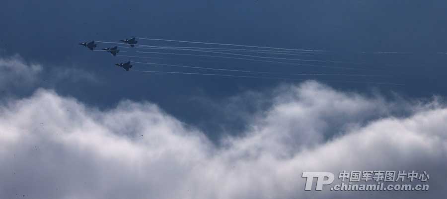 PLA Air Force’ August 1st Aerobatic Team makes a warm-up performance on November 10 for Airshow China 2012 which kicked off on November 12 in Zhuhai, Guangdong province. (China Military Online/ Qiao Tianfu)