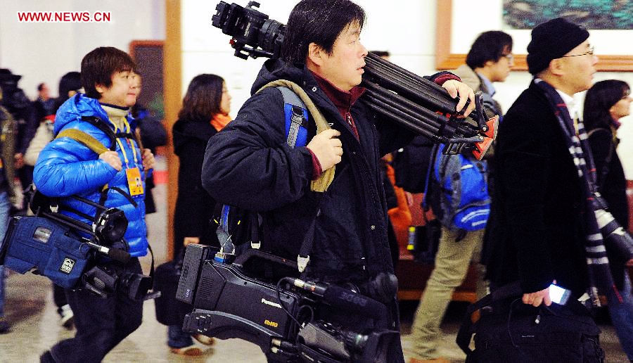 Journalists prepare to report the closing session of the 18th National Congress of the Communist Party of China (CPC) at the Great Hall of the People in Beijing, capital of China, Nov. 14, 2012. (Xinhua/Zhang Yan)