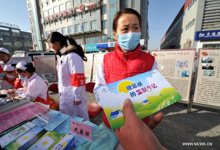 Nurses hand out brochures for diabetes-monitoring during a free clinic service in Yinchuan,capital of northwest China's Ningxia Hui Autonomous Region, Nov. 14, 2012. An activity of free clinic service was held by Ningxia Chinese Medicine Hospital to welcome the World Diabetes Day on Wednesday. (Xinhua/Peng Zhaozhi)  