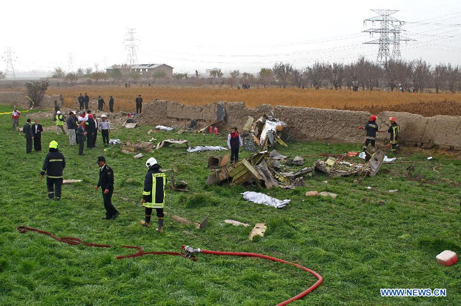 Rescuers are seen around debris of a helicopter near Mashhad in northeastern Iran on Nov. 14, 2012. The death toll of a rescue helicopter crash in northeastern Iran Wednesday morning has increased to ten, semi-official Mehr news agency reported. (Xinhua/Hamed)