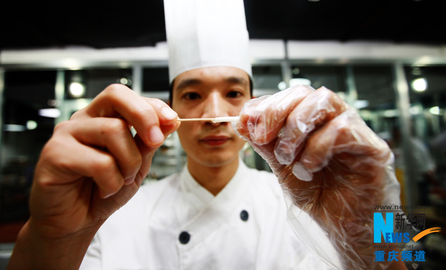 The chef makes delicacies in the Shouzuo Mansion in Chongqing on Oct. 18, 2012.