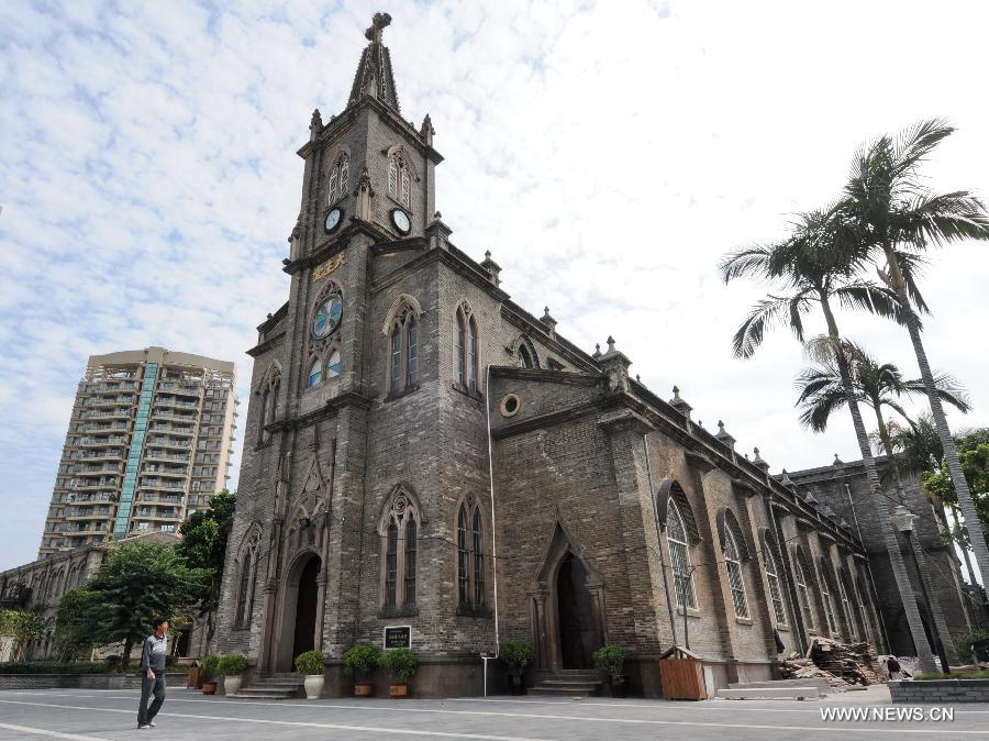 Photo taken on Nov. 14, 2012 shows the exterior of Pan-ship Oura Catholic Church in Fuzhou City, southeast China's Fujian Province. After the first Opium War in 1840, Fuzhou was forced to be opened as a foreign trade port. Nowadays, many western old buildings are still preserved in Fuzhou City. (Xinhua/Lin Shanchuan) 