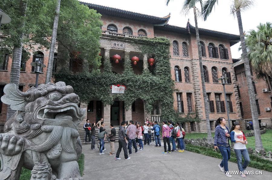 Photo taken on Nov. 14, 2012 shows the exterior of the former site of Hwa Nan College in Fuzhou City, southeast China's Fujian Province. After the first Opium War in 1840, Fuzhou was forced to be opened as a foreign trade port. Nowadays, many western old buildings are still preserved in Fuzhou City. (Xinhua/Lin Shanchuan) 