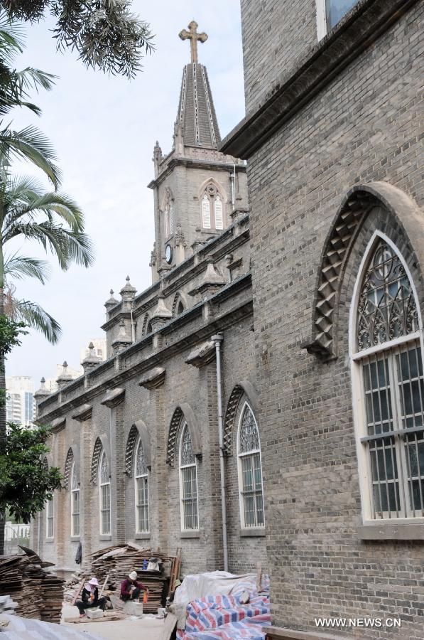 Photo taken on Nov. 14, 2012 shows the exterior of Pan-ship Oura Catholic Church in Fuzhou City, southeast China's Fujian Province. After the first Opium War in 1840, Fuzhou was forced to be opened as a foreign trade port. Nowadays, many western old buildings are still preserved in Fuzhou City. (Xinhua/Lin Shanchuan) 