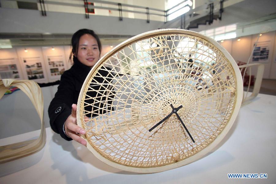 A visitor looks at artworks presented on the China Creative Design Exhibition 2012 in Beijing, capital of China, Nov. 14, 2012. Nearly 30 top designers from more than 10 countries and regions took part in the exhibition from Nov. 14 to Nov. 16, 2012. (Xinhua) 