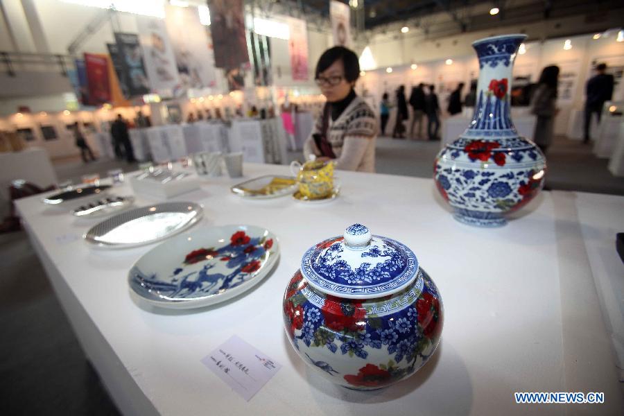 A visitor looks at artworks presented on the China Creative Design Exhibition 2012 in Beijing, capital of China, Nov. 14, 2012. Nearly 30 top designers from more than 10 countries and regions took part in the exhibition from Nov. 14 to Nov. 16, 2012. (Xinhua) 