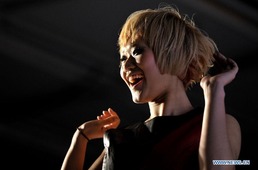 A model presents a new hairstyle during a beauty trade show event "Cosmoprof Asia 2012" in Hong Kong, south China, Nov. 14, 2012. This beauty event kicked off Wednesday at Hong Kong Convention & Exhibition Center, with more than 1,900 exhibitors from 44 countries and regions. (Xinhua/Chen Xiaowei)