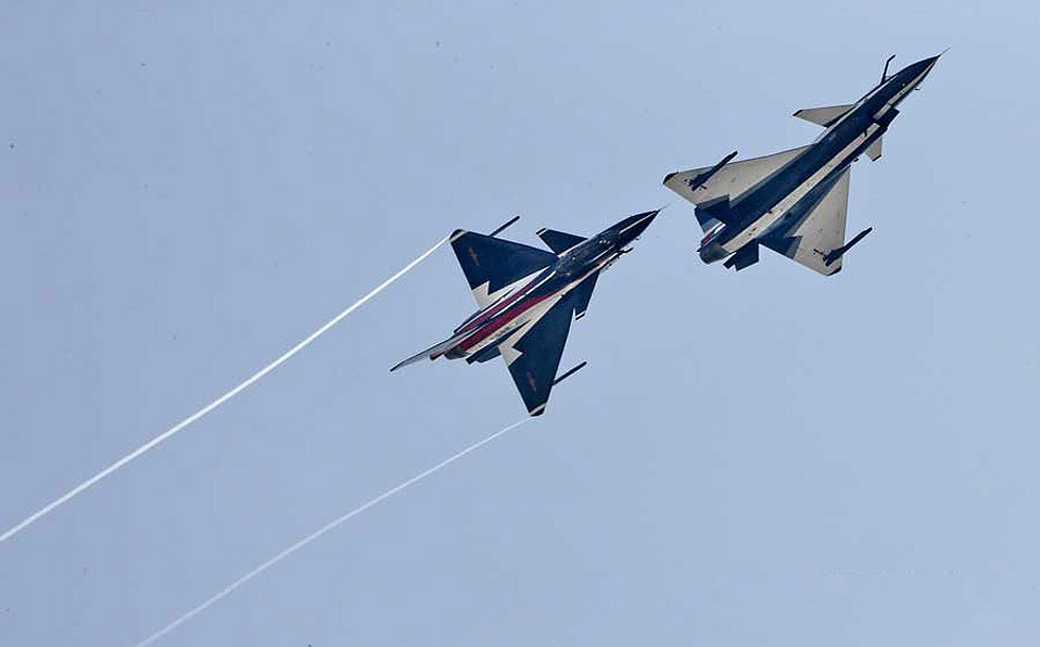 PLA Aerobatic Team gives warm-up performance (I)
