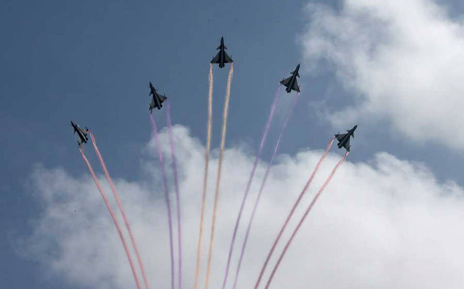 PLA Aerobatic Team gives warm-up performance (III)