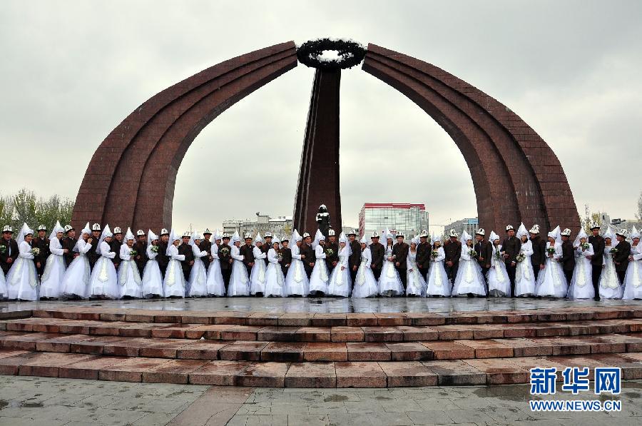 Kyrgyz couples take part in a mass wedding ceremony in the capital Bishkek on November 13, 2012. Thirty-five couples took part in the mass wedding sponsored by a state company in Kyrgyzstan. (Xinhua/Luo Man)