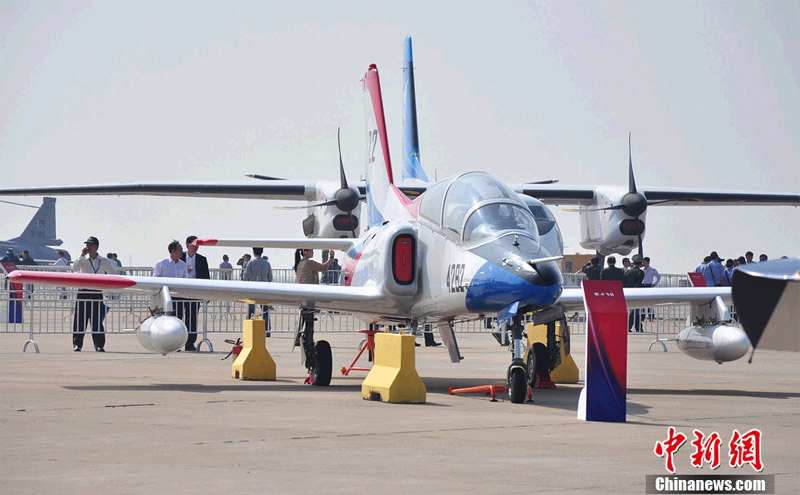Photo shows k-8, a primary trainer aircraft exhibited in Airshow China 2012. (Chinanews.com/ Chen Haifeng)