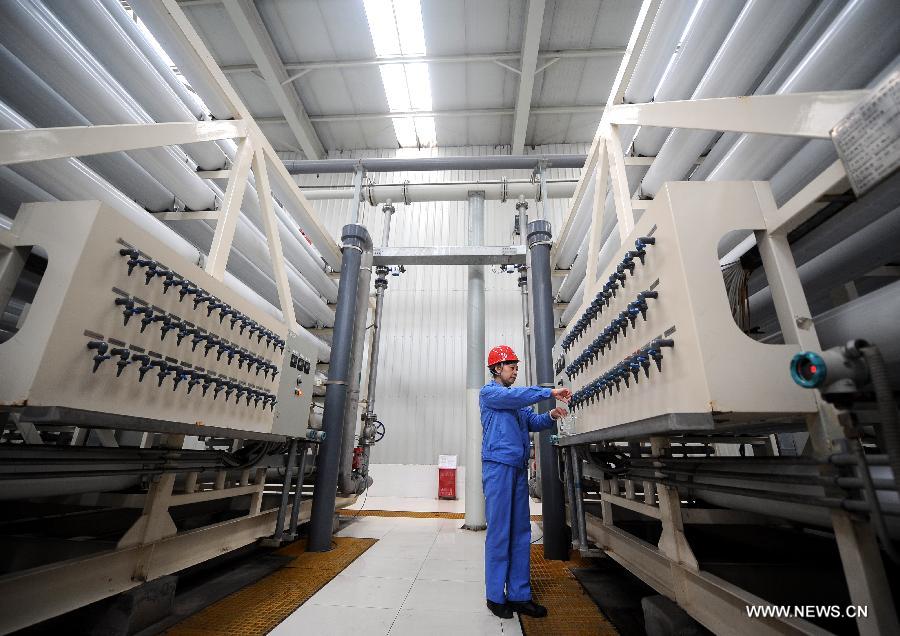 A technican takes samples of sewage in Taiyuan Iron & Steel (Group) Company (TISCO) in Taiyuan, capital of north China's Shanxi Province, Nov. 15, 2012. Against the backdrop of sluggish steel industry, TISCO, the world's largest stainless steel enterprise, has optimized product structure with technical innovation, and managed to achieve revenue of 105.541 billion yuan (about 16.88 billion U.S. dollars) in the first three quarters of 2012, with a year-on-year growth rate of 11.4%. (Xinhua/Yan Yan) 