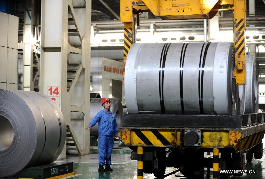 A worker directs lifting a stainless steel coil in Taiyuan Iron & Steel (Group) Company (TISCO) in Taiyuan, capital of north China's Shanxi Province, Oct. 17, 2012. Against the backdrop of sluggish steel industry, TISCO, the world's largest stainless steel enterprise, has optimized product structure with technical innovation, and managed to achieve revenue of 105.541 billion yuan (about 16.88 billion U.S. dollars) in the first three quarters of 2012, with a year-on-year growth rate of 11.4%. (Xinhua/Yan Yan) 