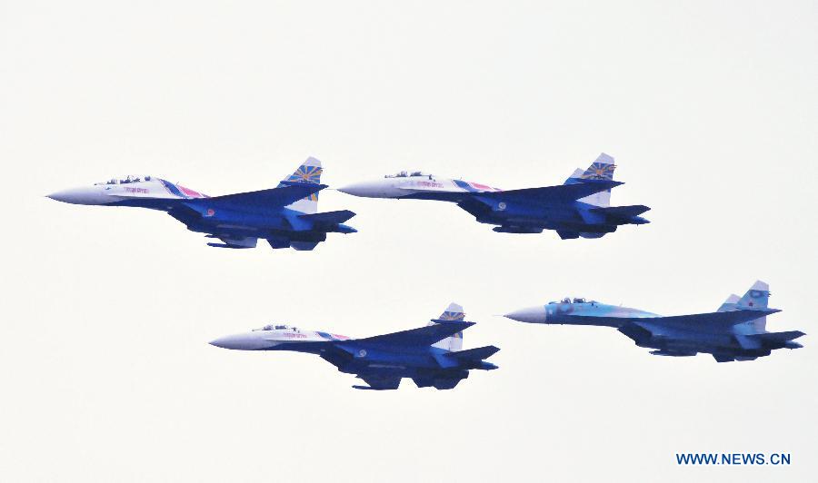 Su-27 fighter jets of Russian Knights Aerobatic Team perform during the 9th China International Aviation and Aerospace Exhibition in Zhuhai, south China's Guangdong Province, Nov. 15, 2012. (Xinhua/Gao Dianhua)