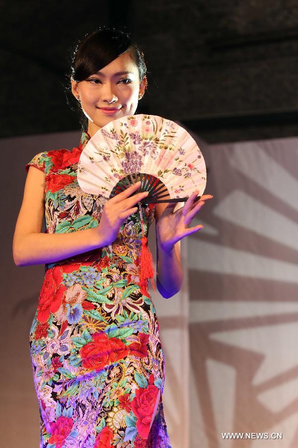 A model presents a cheongsam, a traditional Chinese women's dress also known as Qipao, at a cheongsam show in Nantong, east China's Jiangsu Province, Nov. 16, 2012. (Xinhua/Huang Zhe) 