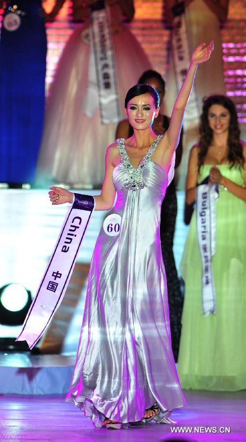 Zhang Lisha of China performs during the International Yachting Model 2012 Final, in Sanya, south China's Hainan Province, Nov. 16, 2012. The International Yachting Model 2012 Final was held in the city Friday. Elena Angjelovska of Macedonia won the title of the event, and Aleksandra Tasic of Serbia claimed the second place and Anna Kirillina of Belarus claimed the third place. (Xinhua/Hou Jiansen) 