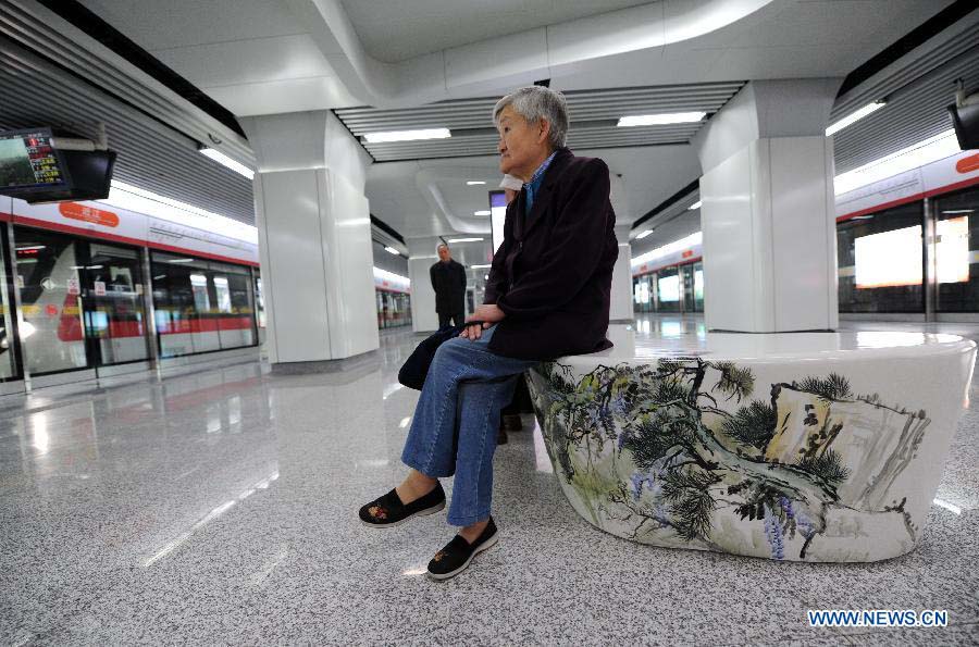A passenger waits for a test ride on the soon-to-open Metro Line 1 in Hangzhou, capital of east China's Zhejiang Province, Nov. 18, 2012. 600,000 residents and journalists are invited for a test ride from Sunday to Wednesday on the newly built metro line. (Xinhua/Ju Huanzong) 