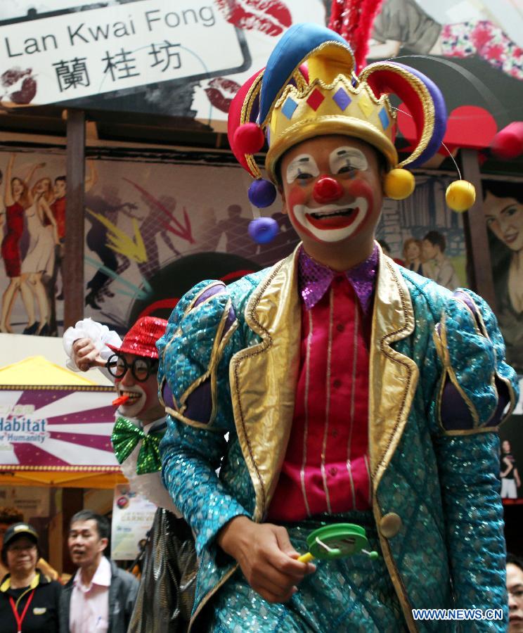 A clown performs during the 11th Lan Kwai Fong Carnival in Hong Kong, south China, Nov. 17, 2012. The carnival kicked off at Lan Kwai Fong area of Hong Kong on Saturday. (Xinhua/Tang Chen) 
