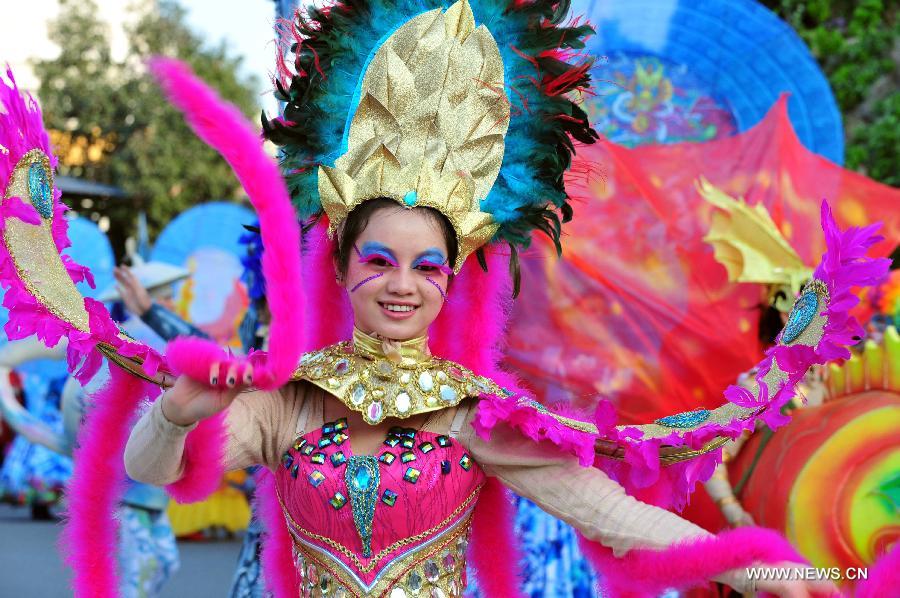 A performer parades during a carnival held in Wuyi Mountain, east China's Fujian Province, Nov. 17, 2012. The carnival is aimed at further boosting the tourism industry of Wuyi Mountain. The area attracted 4.27 million visitors during the first half of 2012, with a year-on-year growth rate of 17.9 percent. (Xinhua/Zhang Guojun) 