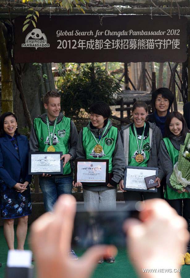 French contestant Jerome Serge Pouille (2nd L), Chinese contestant Chen Yinrong (3rd L) and American contestant Melissa Rose Katz (3rd R) pose for a group photo during the final of "global search for Chengdu Pambassador 2012" at the Research Base for Giant Panda Breeding in Chengdu, capital of southwest China's Sichuan Province, Nov. 17, 2012. Jerome Serge Pouille, Chen Yinrong and Melissa Rose Katz, the top three winners from the final, will serve as the Chengdu Pambassador for a year. They will train at the Chengdu Research Base of Giant Panda Breeding before travelling around the world to all the countries and regions that have giant pandas. The global initiative is aimed to raise the awareness about the protection of the giant panda, a high endangered species, and their habitats. (Xinhua/Jiang Hongjing)