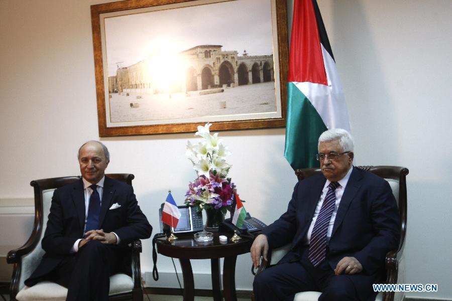 Palestinian President Mahmoud Abbas (R) meets with French Foreign Minister Laurent Fabius in the West Bank city of Ramallah, on Nov. 18, 2012. Laurent Fabius called for a ceasefire in Gaza, saying the situation requires an urgent and insistent calm. (Xinhua/Fadi Arouri)