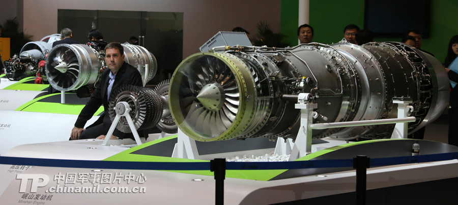 The Minshan engine is on display at the exhibition booth of the Aviation Industry Corporation of China at the 9th China International Aviation & Aerospace Exhibition in Zhuhai, south China's Guangdong province. (chinamil.com.cn/Qiao Tianfu)