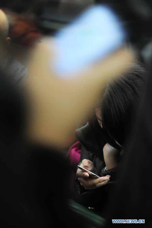 Digital life in Beijing's subway  (12)