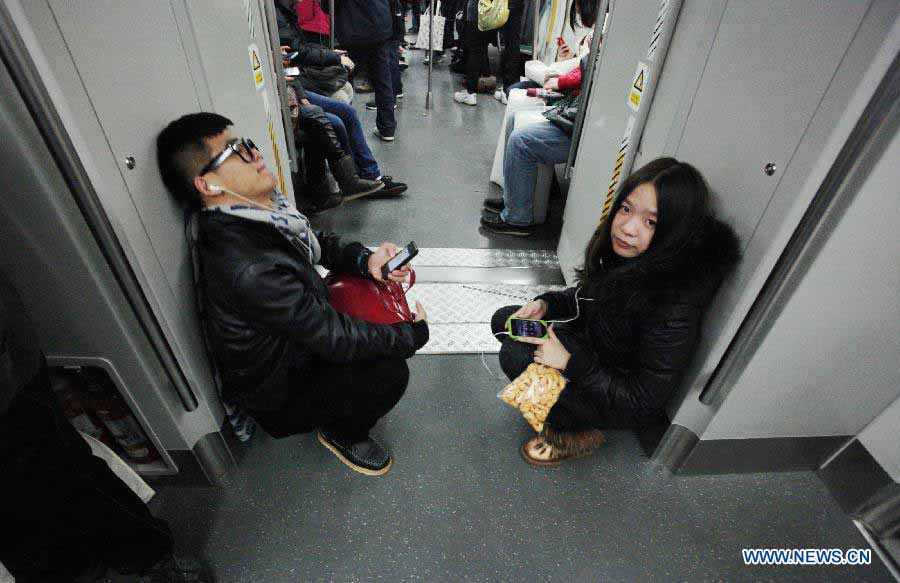 Digital life in Beijing's subway  (7)
