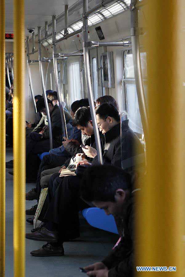Digital life in Beijing's subway  (17)