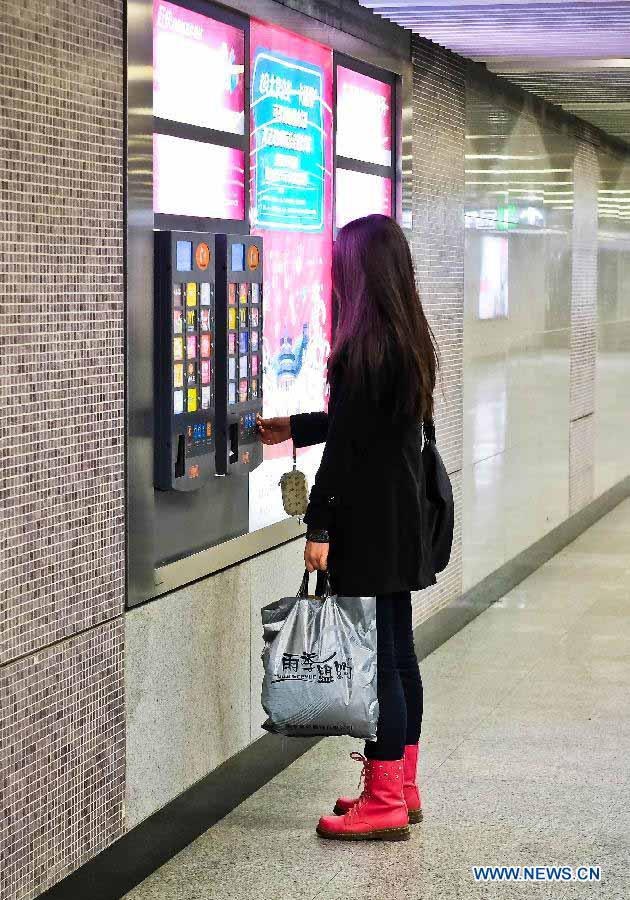 Digital life in Beijing's subway  (10)