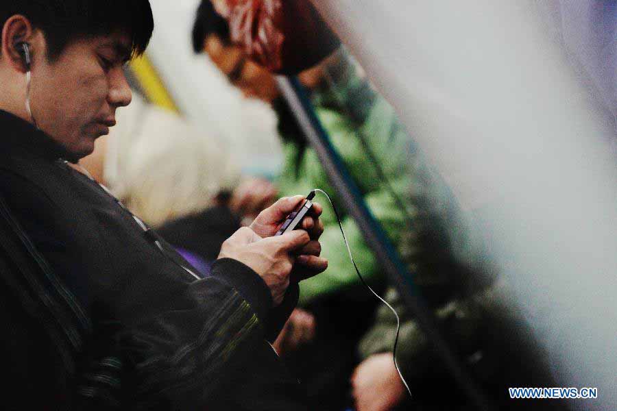 Digital life in Beijing's subway  (21)