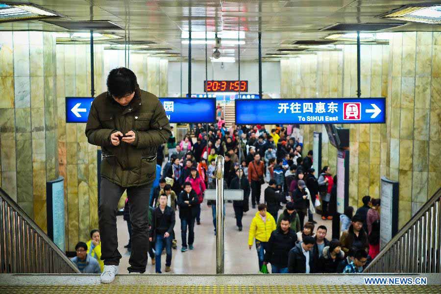Digital life in Beijing's subway  (5)