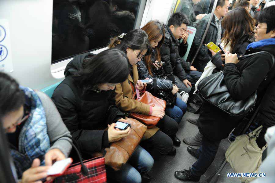 Digital life in Beijing's subway  (6)