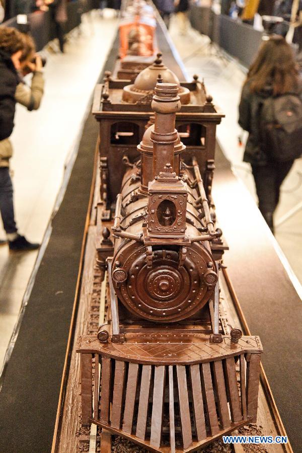 The world's longest chocolate structure on Guinness World Records, made by artist Andrew Farrugia of Malta, is displayed in Brussels November 19, 2012. The chocoloate train, which took 784 hours of labour to create, measures 34.05 meters in total length and was prepared with 1285 kg of Belgian chocolate. (Xinhua/Yan Ting) 