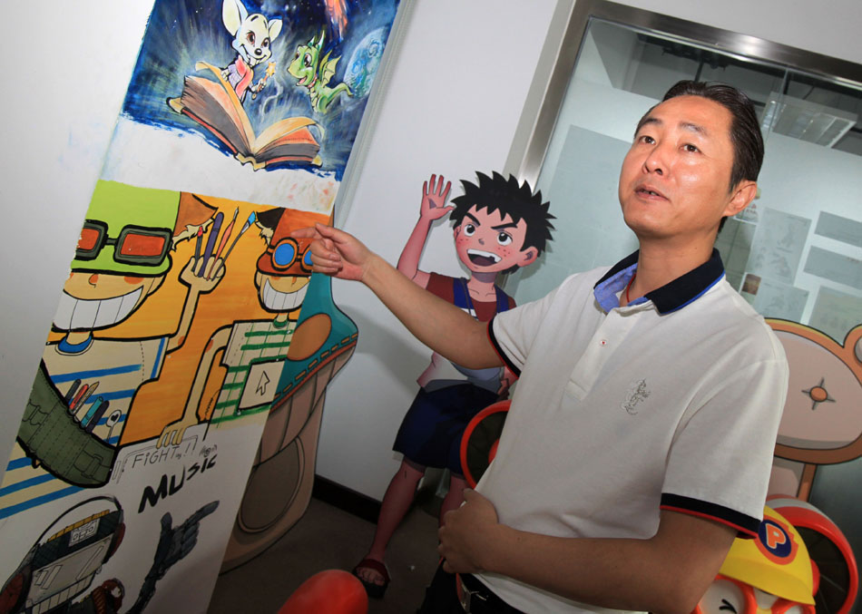 Wang Jin introduces animation products to visitors in the Program Production Center of China ACG Group Co., Ltd in Beijing, capital of China, April 19, 2012. (Xinhua/Meng Chenguang)