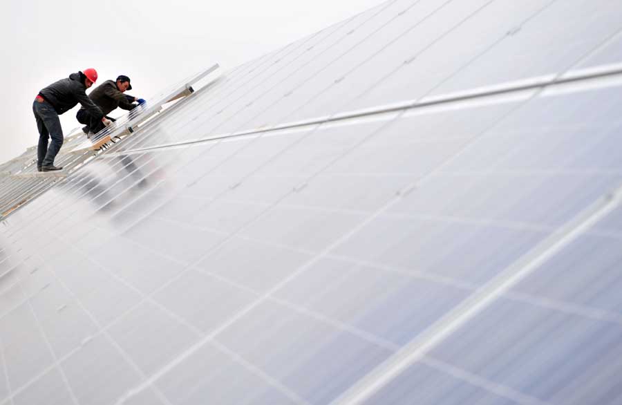 Workers install solar photovoltaic components in Minqin county, northwestern China's Gansu province on Nov. 19. (Xinhua/Liang Qiang)