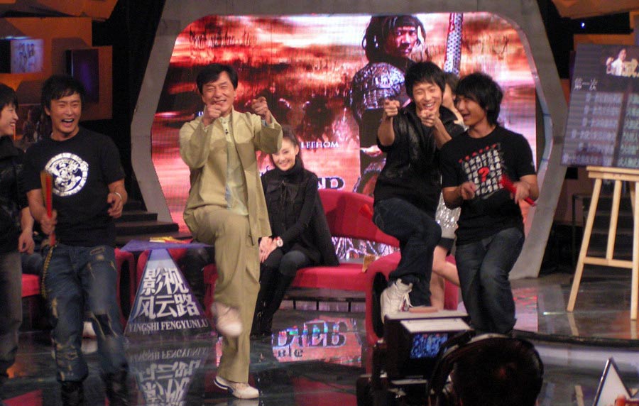 The well-know celebrity Jackie Chan performs famous S. Korean dance “nobody” with his apprentices during a talk show. (Photo/ Xinhua)