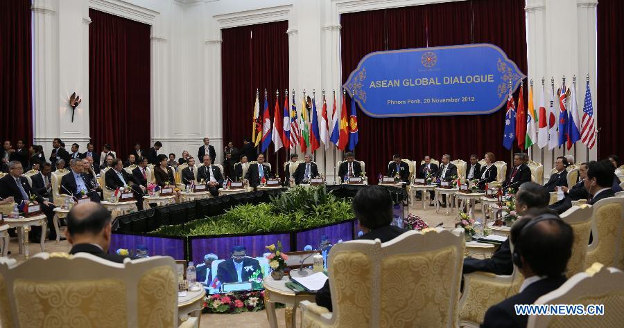 Picture taken on Nov. 20, 2012 shows a scene of the Association of Southeast Asian Nations (ASEAN) Global Dialogue in Phnom Penh, Cambodia. The first-ever ASEAN global dialogue was held here on Tuesday, focusing on global challenges, particularly economic and financial issues. (Xinhua/Li Peng)  